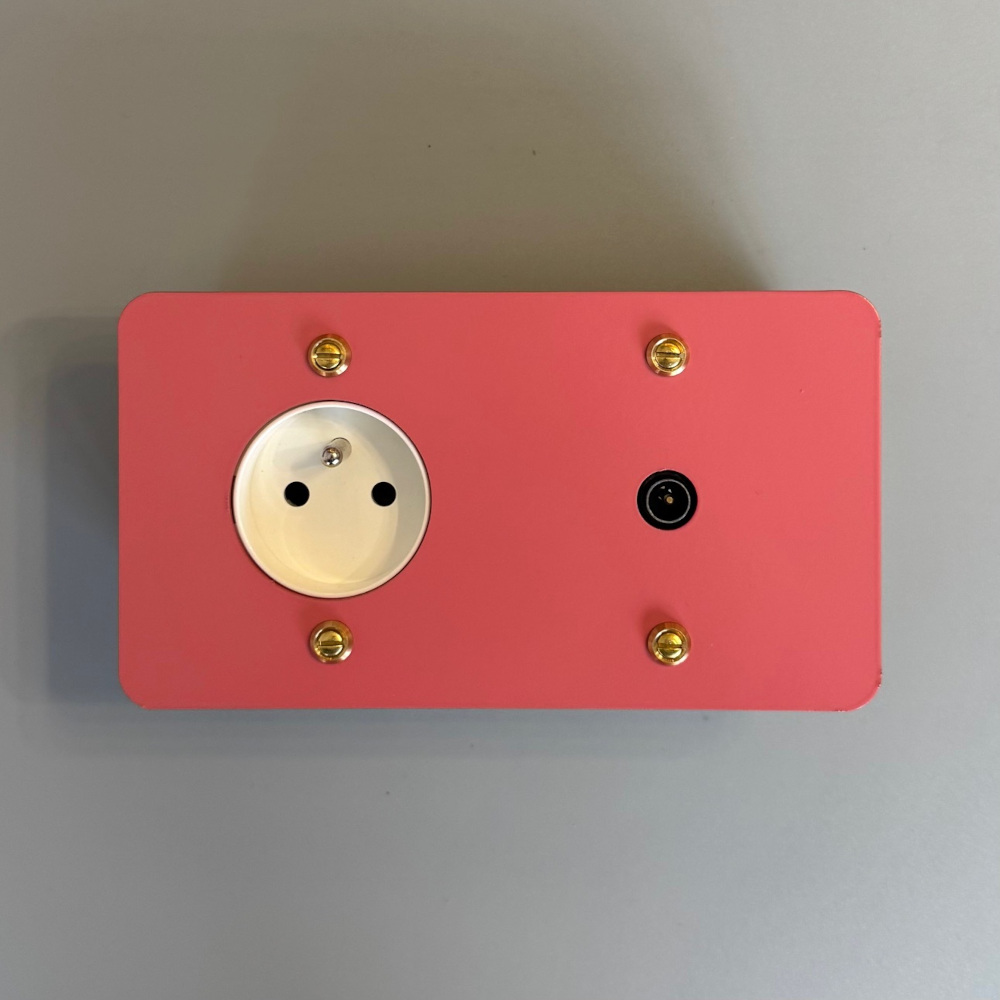 8rv3-prise électrique-TV-rose-vintage-1