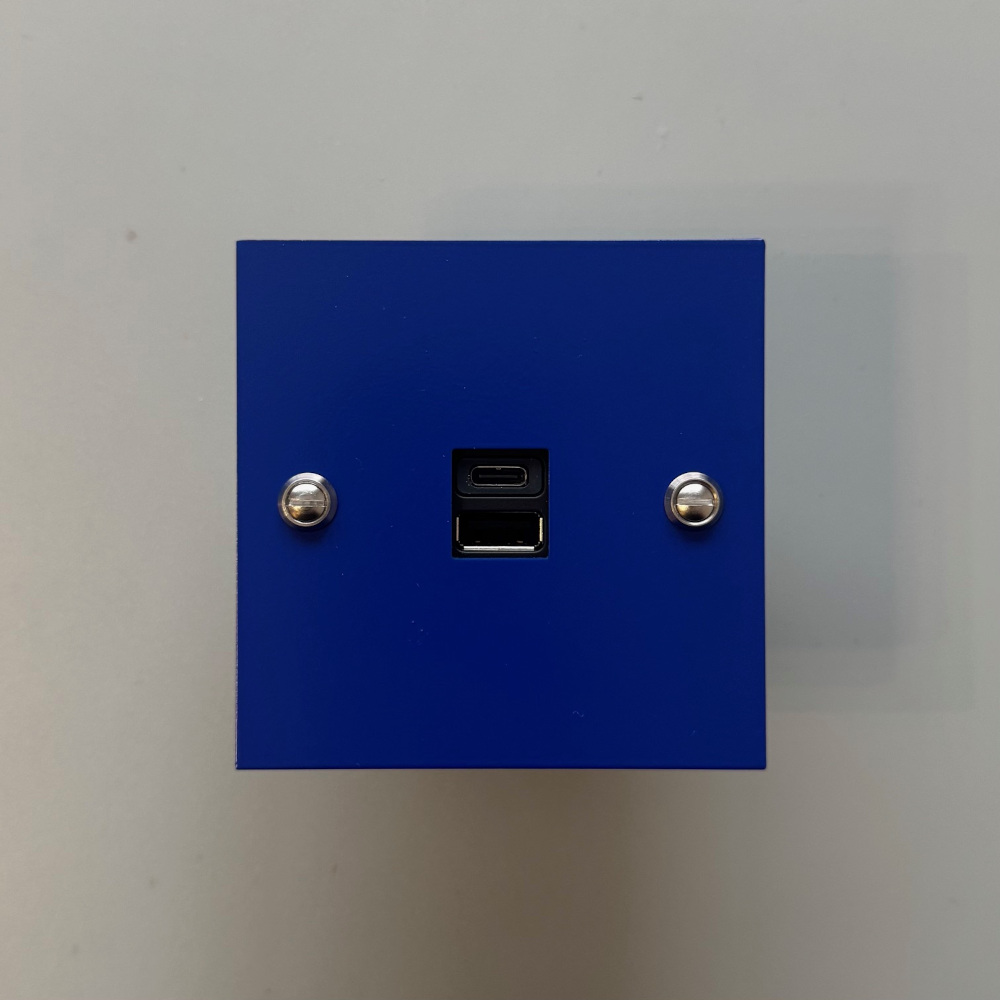 16ou4-chargeur usbC-bleu majorelle-1