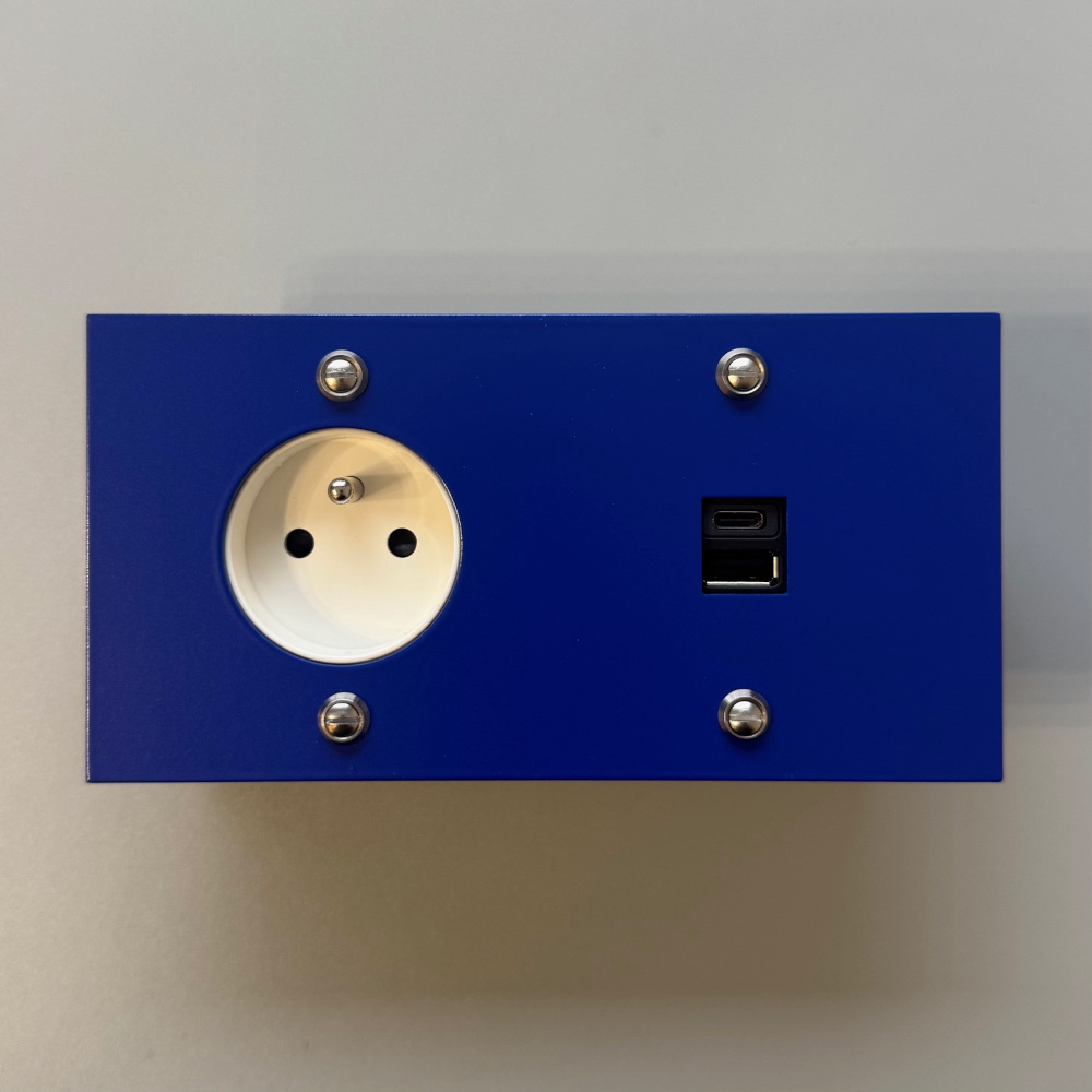 17ou4-prise-usbC-bleu majorelle-1