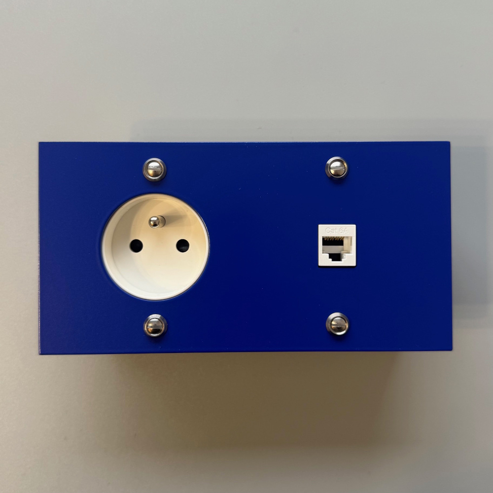 7ou4-prise-RJ45-bleu majorelle-1
